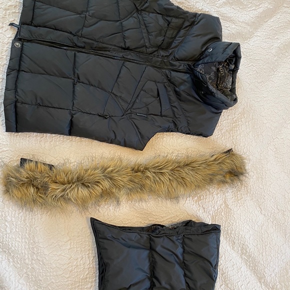 Columbia Down Vest with Detachable Hood - Picture 4 of 5